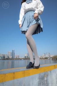 [森萝财团]写真系列 有料030 小香 户外公园里的JK制服灰丝美腿 [100P-1.39GB]